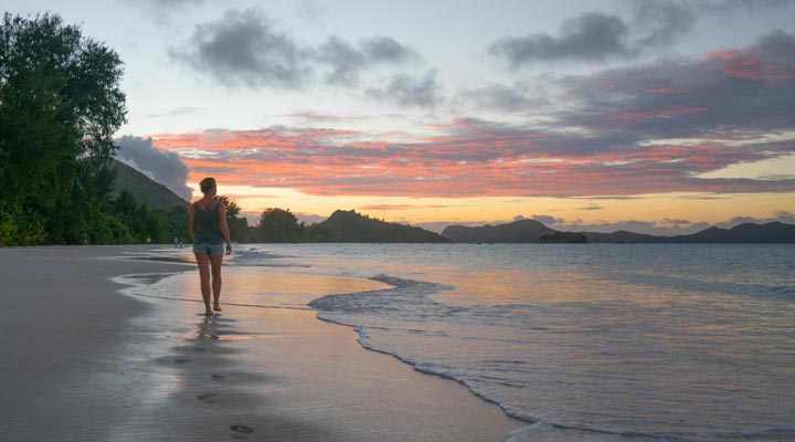 Acajou-Hotel-Resort-Spa-Beachwalk-Anse-Volbert-Beach-Strand