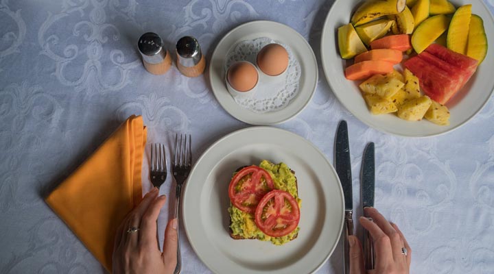 Acajou-Hotel-Resort-Spa-Breakfast-Frukost-Table-Bord