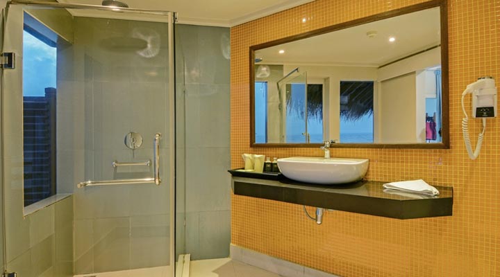 Adaaran-Club-Rannalhi-Watervillabathroom-Vattenvillabadrum