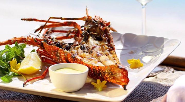 Amanpulo-Food-Lobster-Eat-2