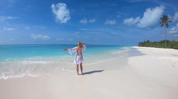 Atmosphere-Kanifushi-Resort-Spa-Beach-Strand