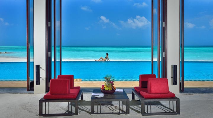 Atmosphere-Kanifushi-Resort-Spa-Pool-Just-Grill-Poolen