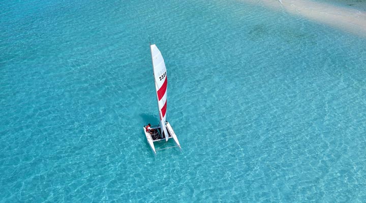 Atmosphere-Kanifushi-Resort-Spa-Sailing-Sail-Segla-Catamaran-Katamaran