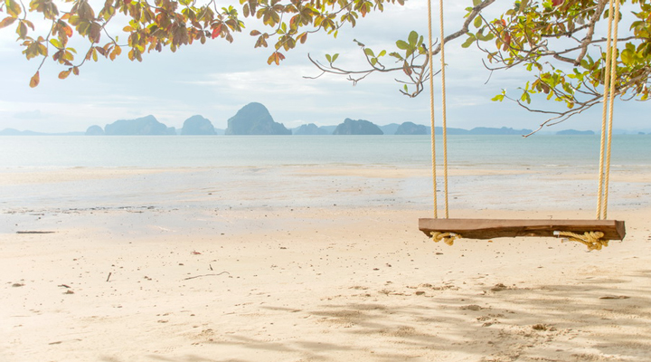 Banyan-Tree-Krabi-Gunga-Swing-Strand-Stranden