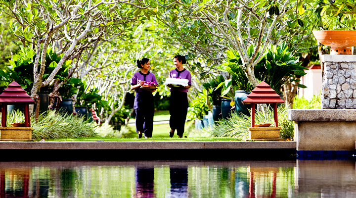 Banyan-Tree-Phuket-Wellbeing-Flowers-Pool