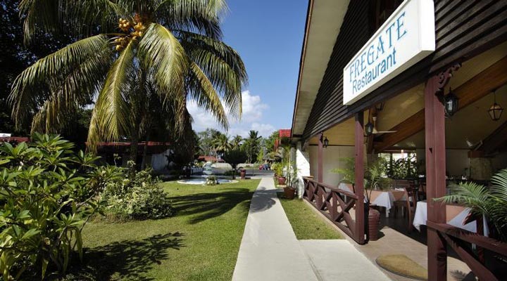 Berjaya-Praslin-Beach-Resort-Fregate-Restaurang