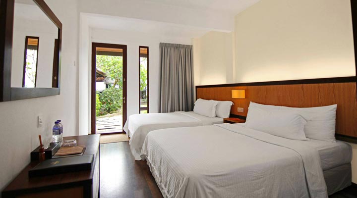 Bubu-Long-Beach-Perhentian-Kecil-Bubus-Bed-beds-sang