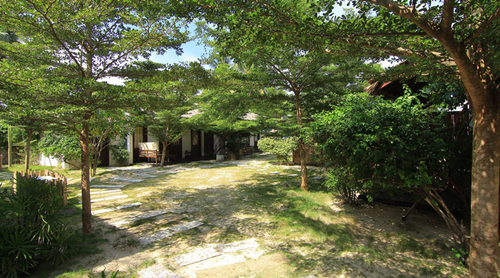 Bubu-Long-Beach-Resort-Villa-Garden-Walk