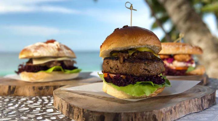 Carana-Beach-Restaurant-Hamburgers