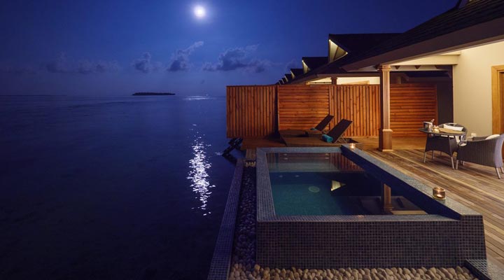 Carpe-Diem-Beach-Resort-Spa-Lagoon-Water-Villa-Vattenvilla-Poolvilla-Pool-Night-Natt