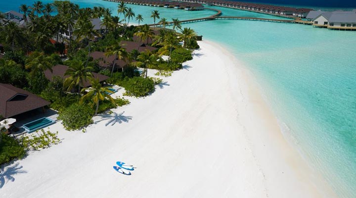 Carpe-Diem-Beach-Resort-Spa-Maldives-Beach-Strand-Sand-Lagoon-Lagun-Poolvilla