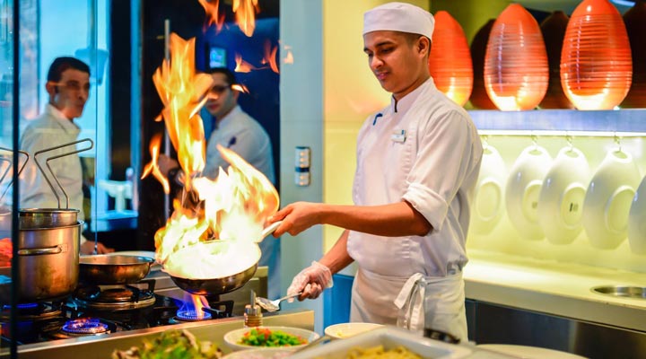 Centro-Barsha-Hotel-Spa-by-Rotana-Food-Mat-Grill-Flame-Eld