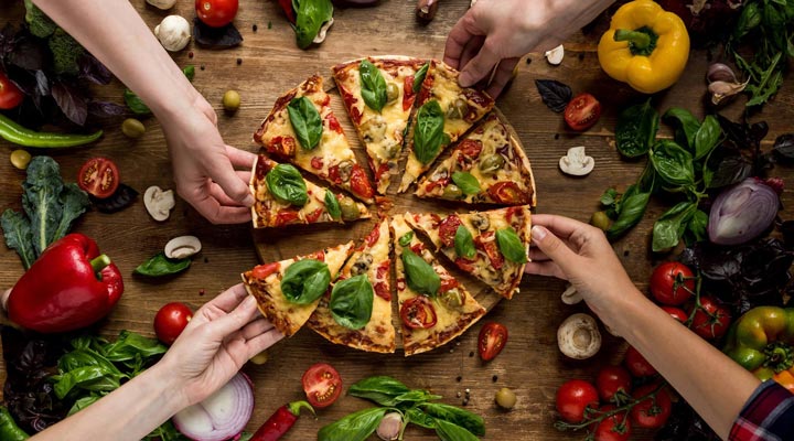 Centro-Barsha-by-Rotana-Hotel-Spa-Al-Barsha-Pizza-Food-Mat-Restaurang-Restaurant