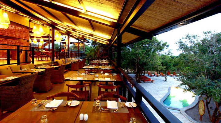 Cinnamon-Wild-Hotel-Spa-Yala-Restaurang-Dinner-Middag