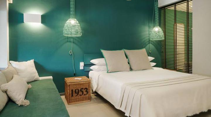 Coin-De-Mire-Resort-Spa-Bed-Deluxeroom1