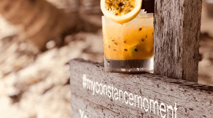 Constance-Moofushi-Resort-Spa-Drinks-Sand