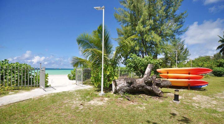 Cote-D-Or-Footprints-Beach-Strand-Lagoon-Entrance-Lagun