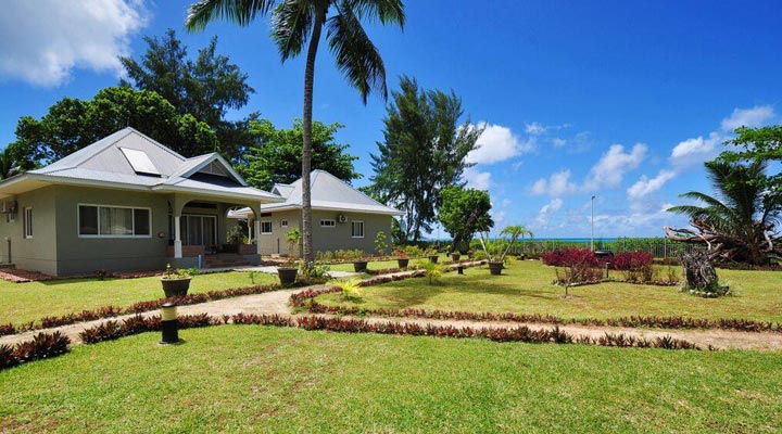 Cote-D-Or-Footprints-Chalet-Room-Rum-Bungalow-Grass