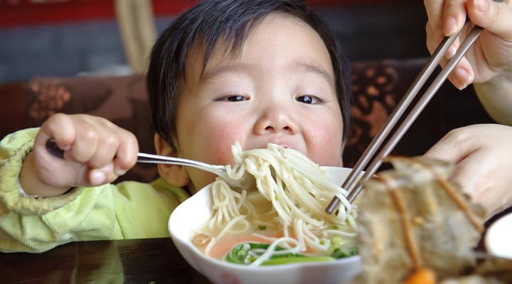 Dusit-Thani-DXB-Food-Mat-Nudlar-Noodles-Child-Barn-Lunch