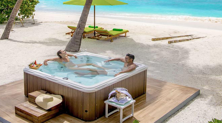 Emerald-Resort-Spa-Room-Rum-Strand-Sand-Pool-Jacuzzi-Beachvilla