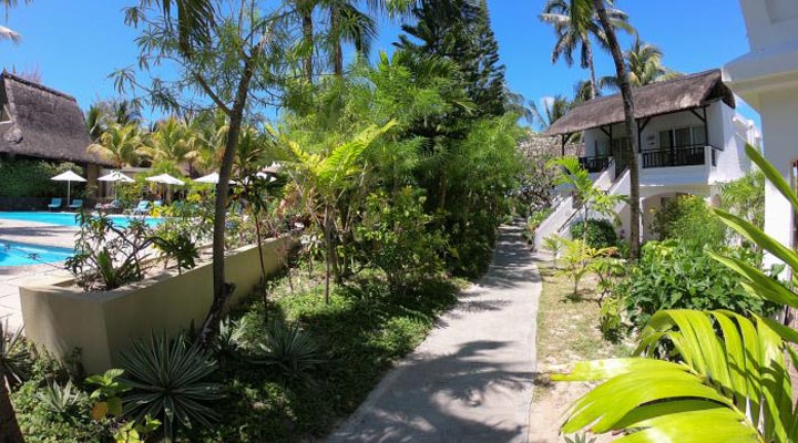 Emeraude-Beach-Resort-Spa-Pool-Room-Rum-Garden