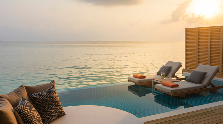 Faarufushi-Sofa-Vattenpoolvilla-Soffa