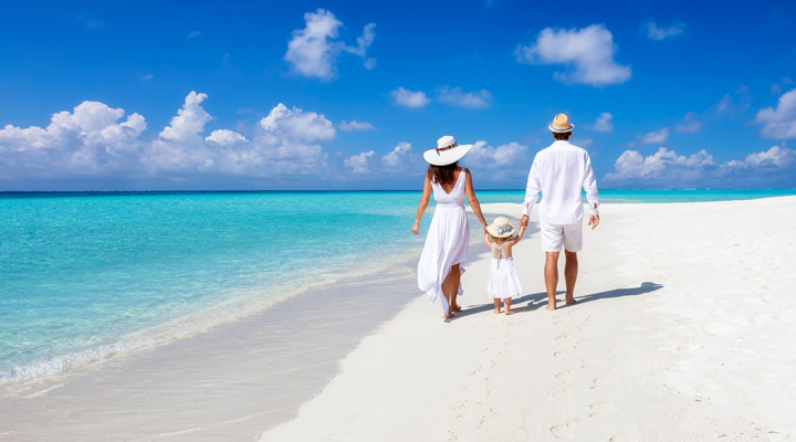 Faarufushi-Strand-Stranden-strandpromenad-familj