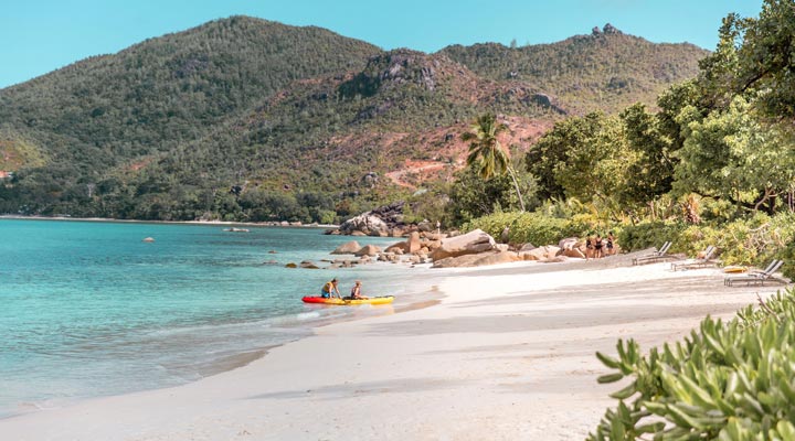 Fairmont-Raffles-Praslin-Resort-Spa-Canoe-Kayak-Kanot-Kajak