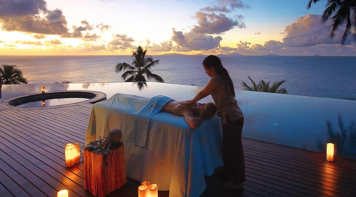 Fregate-Island-Spa-Massage-Poolvilla-Night-Sunset-2