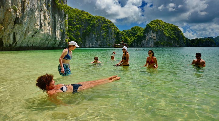 Halong-Bay-Vietnam-Cliffs-Hanoi-Swim