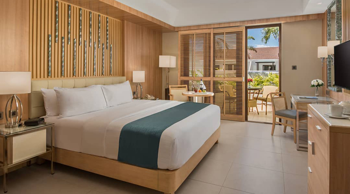 Hennan-Regency-Lagoon-Resort-Spa-Bed-Rum-Room