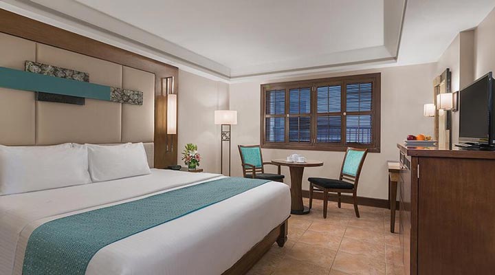 Hennan-Regency-Lagoon-Room-Rum-Bed