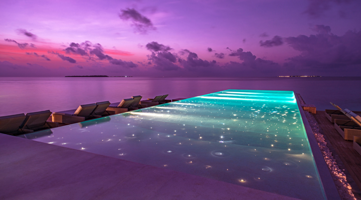 Heritance-Aarah-Resort-Spa-Nightpool-Pool-Natt