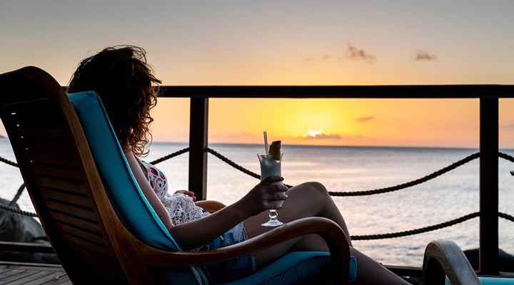 Hilton-Northolme-Resort-Spa-Deck-Sunset-Sun-Sol