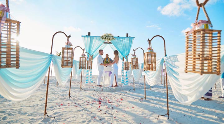 Hurawalhi-Island-Resort-Spa-Romans-Couple-Par-Romance-Wedding