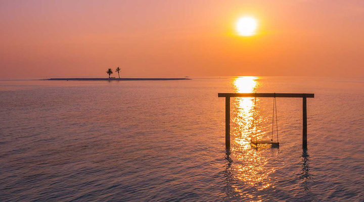 Innahura-Resort-Spa-Sunset-Sun-Sol-Sandbank-Swing-Gunga