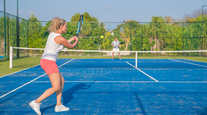 Innahura-Resort-Spa-Tennis-Play-Tennisspel-Tennisbana