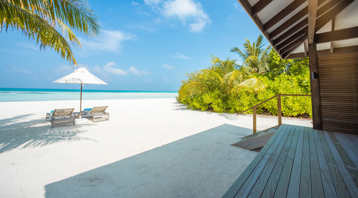 Jawakara-Islands-Deck-Altan-Strand-stranden-familjerum