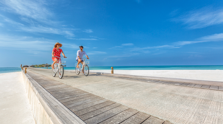 Jawakara-Islands-cykel-cyklar-bro-bron-walkway-pir-brygga