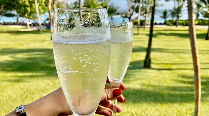 Kempinski-Resort-Spa-Mahe-Champagne-Bubbel-Sparkling