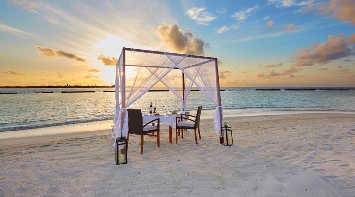 Komandoo-Island-Resort-Spa-Beach-Strand-Sunset-Romance-Romans-Par-Couple