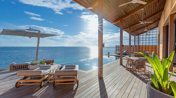 Kudadoo-Private-Island-Resort-Spa-Hurawalhi-Poolvilla-Pool-Deck-Vattenvilla