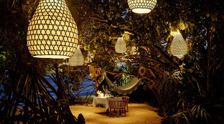 Kudadoo-Private-Island-by-Hurawalhi-Resort-Spa-Natt-Middag-Romans