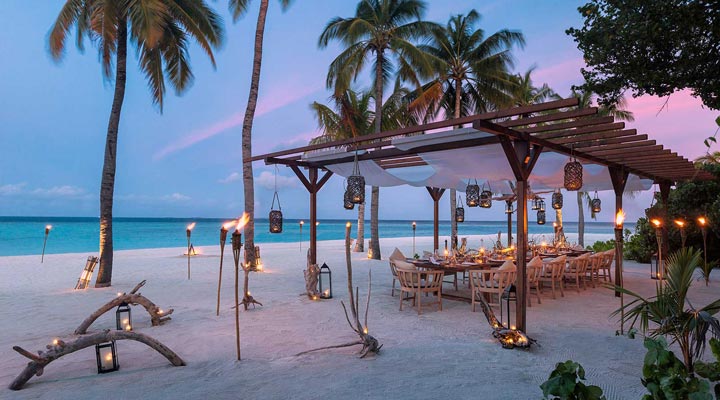 Kudadoo-Resort-Lunch-Dinner-Food-Mat-Beach-Strand