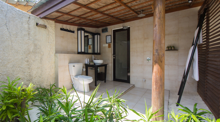 Kuredu-Island-Resort-Spa-Beach-Bungalow-Badrum-Bathroom