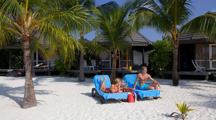 Kuredu-Island-Resort-Spa-Beach-Villa-Beachvillas-Couple-Par