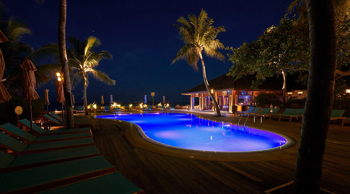 Kuredu-Island-Resort-Spa-Pool-Poolen-Nattpool