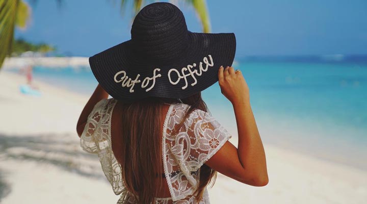 LUX-Le-Morne-Resort-Spa-Girl-Flicka-Beach-Strand-Hat-Hatt-Strandhatt