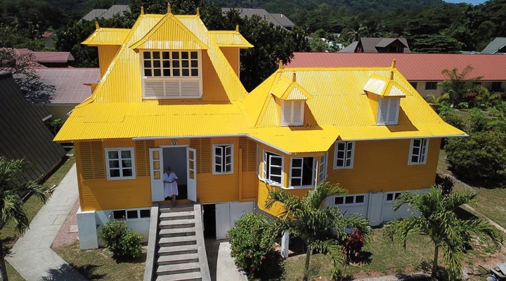 La-Digue-Ladigue-Island-Yellow-House-Yellowhouse-House-Hus-Gulthus-Gulahuset