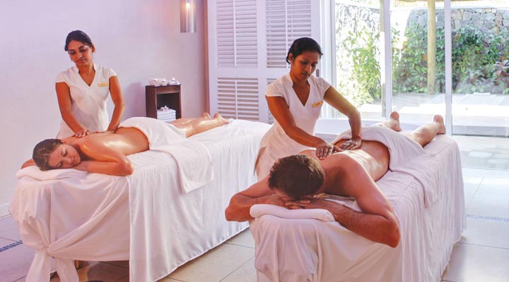 La-Pirogue-MRU-Spa-Treatment-Couple-Massage